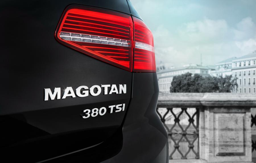 Логотип Volkswagen Magotan (B8L) 2016 года  (фото 23 из 38)